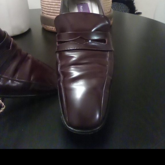 Shoes - Picture 2 of 4